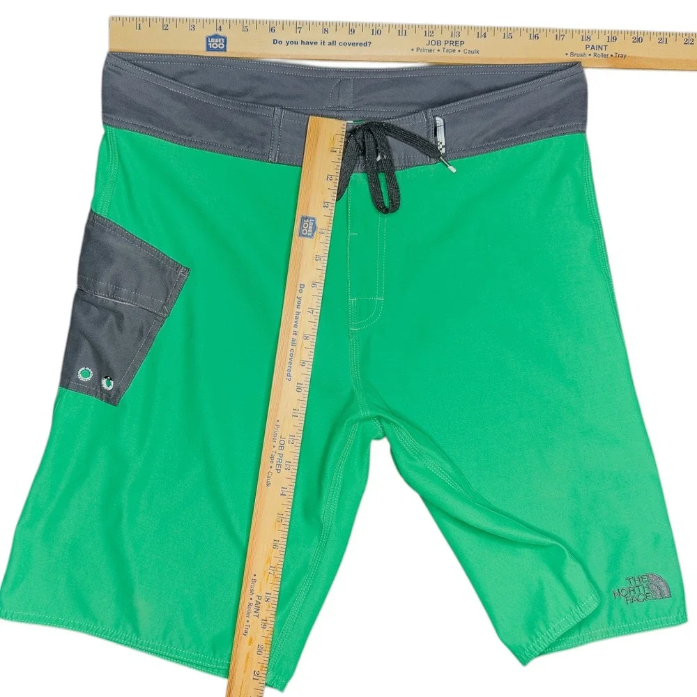 The North Face Green and Black‎ Board Shorts Quick-Dry Surf Beach Swim Size 34